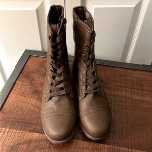 Women’s lace up & side zip boots